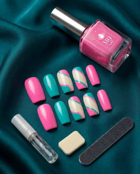 Square shaped press-on nails